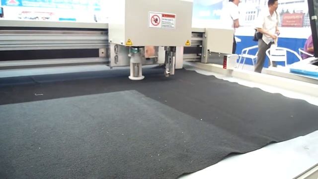 Резка и раскрой кожи на планшетном режущем плоттере DCZ-2516 смотреть онлайн