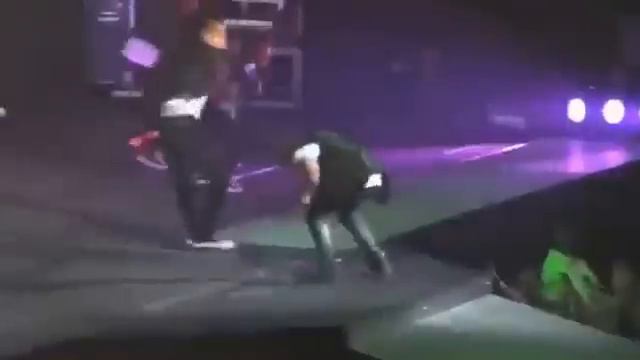 Бибера вырвало прямо на сцене! смотреть онлайн