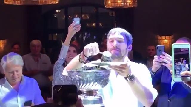 Саша кушает черную икру смотреть онлайн