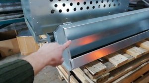 Бункерная кормушка для кур бройлеров.