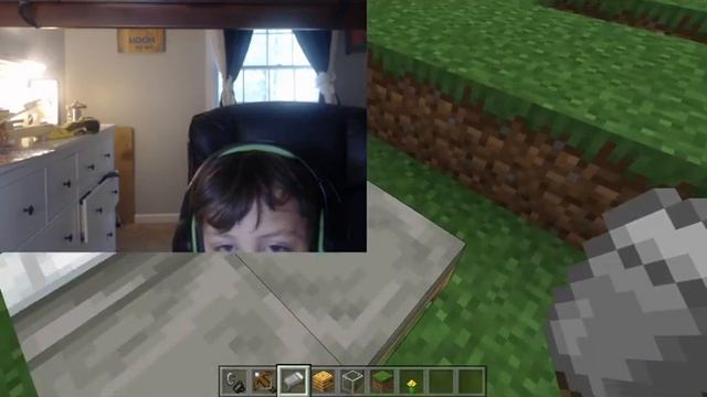 How to Make a Minecraft Bee Farm! смотреть онлайн