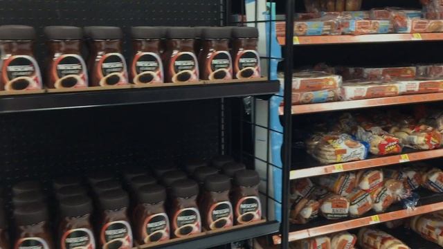 АМЕРИКАНСКИЙ МАГАЗИН. ЦЕНЫ НА ПРОДУКТЫ И КОСМЕТИКУ. ЖАРИМ МЯСО В ПАРКЕ ЛОС-АНДЖЕЛЕСА. смотреть онлайн