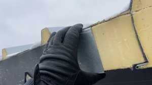 Как монтировать водосток на крышу из сендвича.