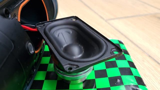 Jbl Charge 4 Free Air 95% LFM смотреть онлайн