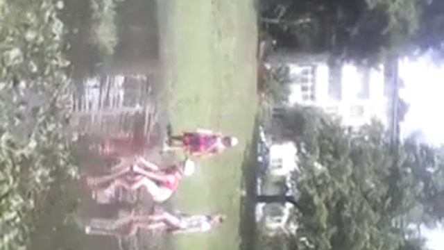 Бомжихи купаются в луже. Смотреть всем!!!!!!!!!!!!!!!!!!!! смотреть онлайн