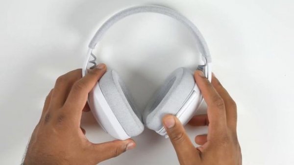 Logitech Brio 500 Webcam & Zone Vibe 100 Headset- Overview