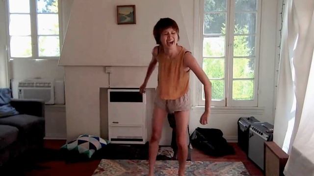 Autistic Chinaman dances to the song of his people. смотреть онлайн