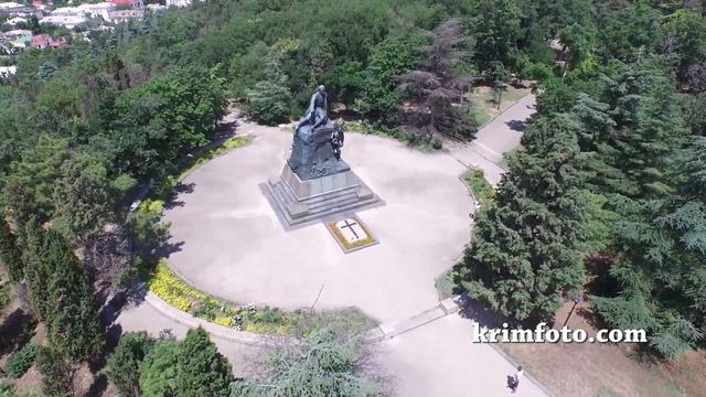 Крым, памятник Корнилову в Севастополе с высоты птичьего полета смотреть онлайн