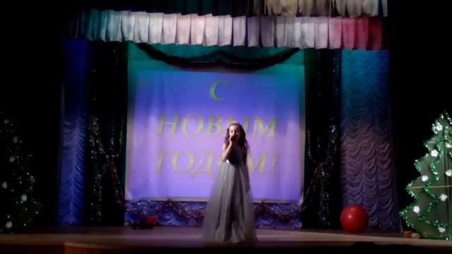 Елизавета Новикова с песней "Новый год" смотреть онлайн