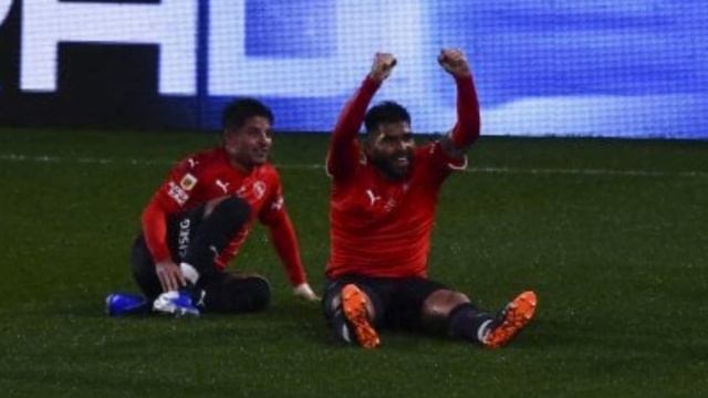 Silvio Romero desembarca e é recebido por torcida do Fortaleza смотреть онлайн