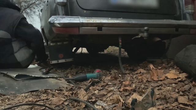 Газ-21 Ремонт брызговика | Repair of the rear mudguard Gaz-21 смотреть онлайн
