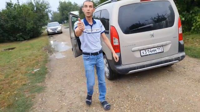 Водитель переехал утку в Пластуновской, Динской район смотреть онлайн