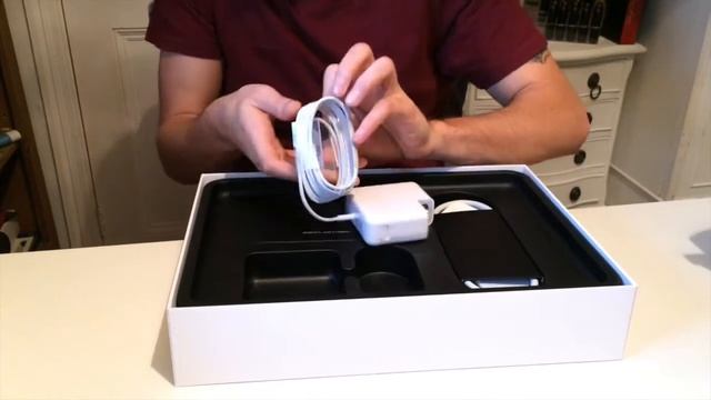 Macbook Pro 13-Inch with Retina display (2015): Unboxing & Review смотреть онлайн