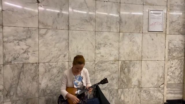 Сегодня на станции метро Театральная звучала прекрасная музыка! смотреть онлайн