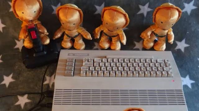 C-3POs are playing Monty on the run game with C-64 смотреть онлайн