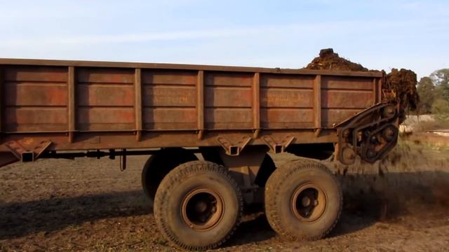 Погрузка и внесение удобрений. ЮМЗ и ПРТ-10. МТЗ и ТУР-5 смотреть онлайн