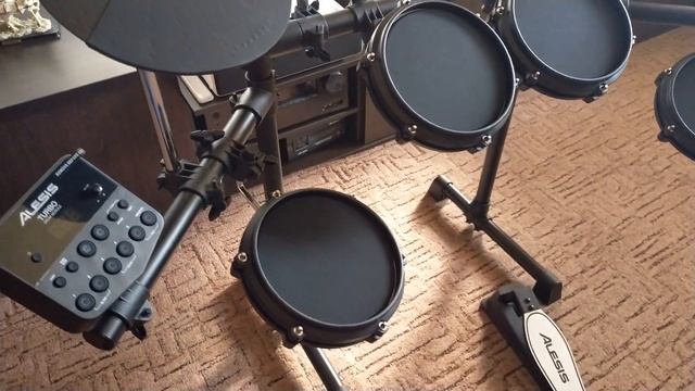 Электронная ударная установка Alesis TURBO MESH KIT. смотреть онлайн