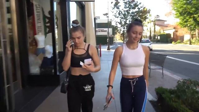 Emma Chamberlain Shuts Down Interview When Asked About Her Love Life! смотреть онлайн