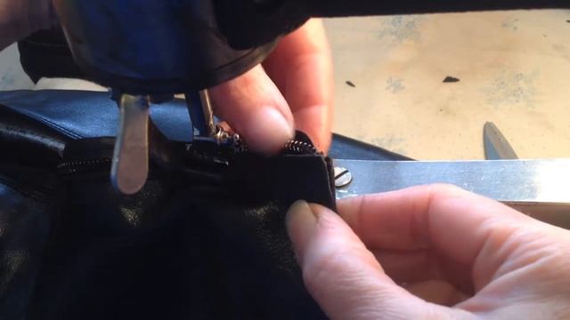 Замена молнии в сапогах смотреть онлайн