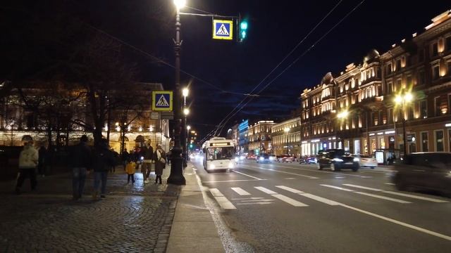 Explore St Petersburg's Extraordinary Nightlife - Walking Tour of Nevsky Avenue смотреть онлайн