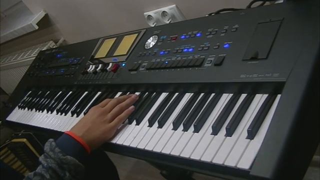 Lenrok - UFO keyboard Roland BK-9 смотреть онлайн