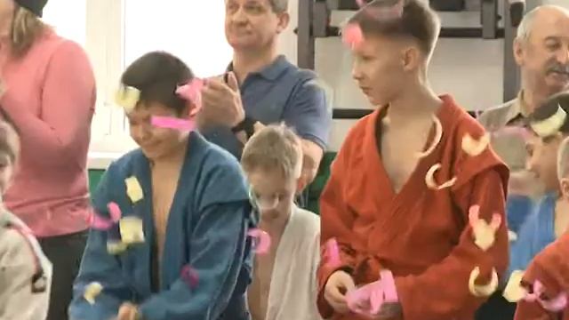 Первые тренировки на новом татами. Новотроицкая школа самбо получила вторую жизнь смотреть онлайн