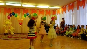 танец с мячами