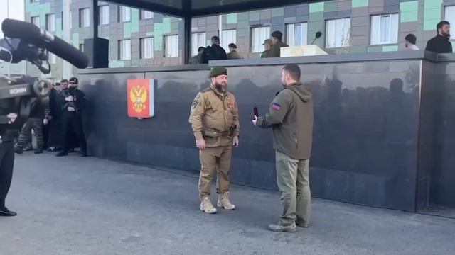 Пушилин вручил медаль героя Донецкой Народной Республики Рамзану Кадырову смотреть онлайн