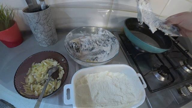 Жареный карась в сметане с начинкой и без костей! смотреть онлайн
