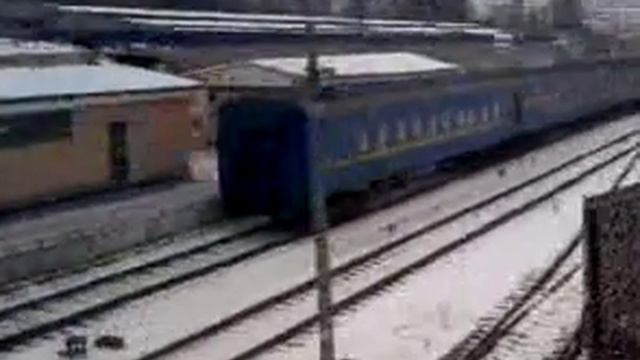ЧС8 Фирменый поезд Закарпатье ЗАКАРПАТТЯ Номер 99 Киев Ужгород ст.Святошин Февраль 2015 смотреть онлайн