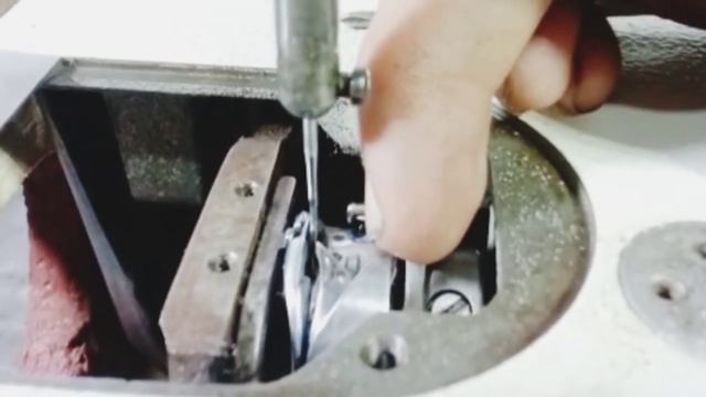 SKIPPED STITCHES ON YOUR SEWING MACHINE | ADJUST HOOK TIMING SETTING | FULL HD VIDEO | EASY TIP смотреть онлайн