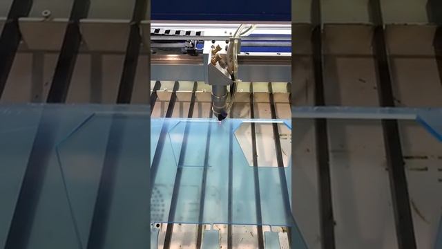 РЕЗКА СТЕКЛА ЛАЗЕРОМ!!!! смотреть онлайн