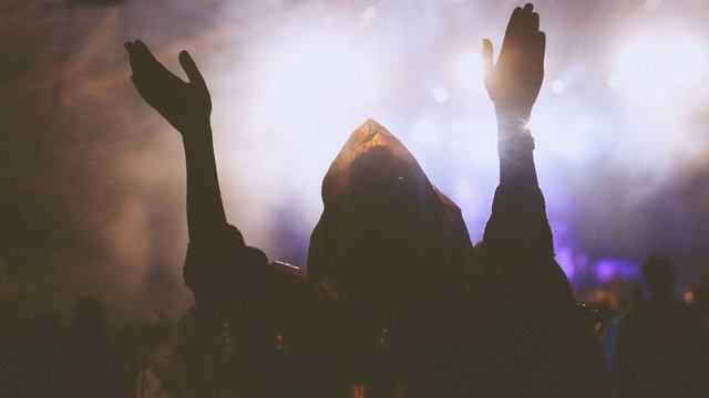 S T E R T // Blinded By The Lights