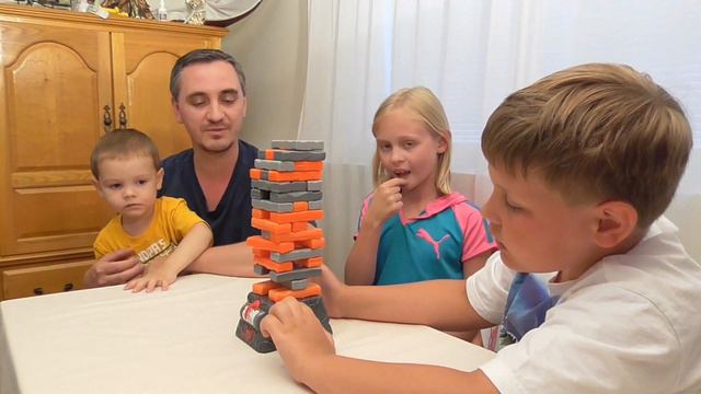 Играем в игру ДЖЕНГА ЗЕМЛЯТРЯСЕНИЕ /Jenga Quake unboxing and play смотреть онлайн