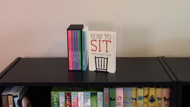 Bookshelf Tour смотреть онлайн