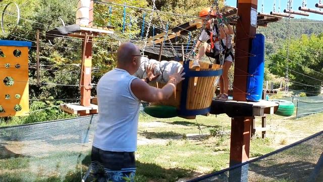 Маршрут веревочного парка усложняется, 24 часа в спарти парк, видео челлендж для детей, часть 3 смотреть онлайн
