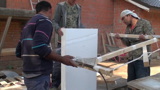 Выравнивание плоскостей фасадов за счёт подрезки пенопласта по толщине, система Ceresit смотреть онлайн