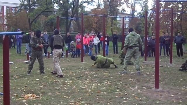 Показательное выступление каратэ клуба "Эдельвейс" в г.Лутугино смотреть онлайн