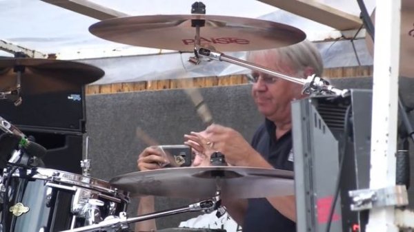 Ian Paice (batterista dei Deep Purple) Soundcheck a Borgoratto con i Beggar_s Farm.mp4