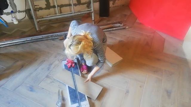 #Научил жену укладывать плитку смотреть онлайн