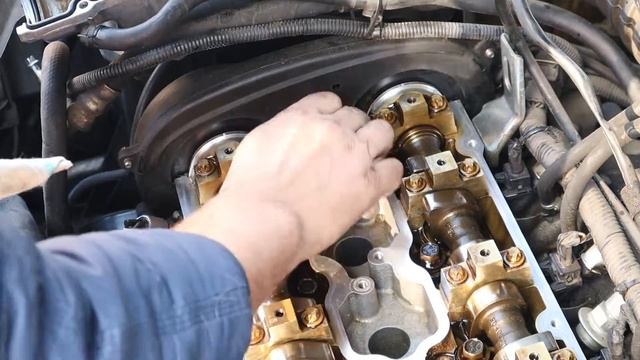 Замена прокладки клапанной крышки и свечей зажигания Chevrolet Lacetti 1.8 LDA. смотреть онлайн