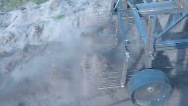 Картофелекопалка грохотная вибрационнaя Картоплекопалка двухрядная картофелекопач испитание смотреть онлайн