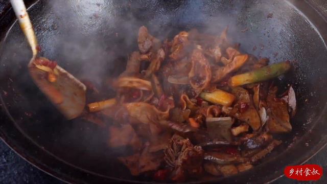 Best Way To Cook Sheep's Offal! Huge Sheep's Lung In Delicious Haggis HOTPOT! | Uncle Rural Gourmet