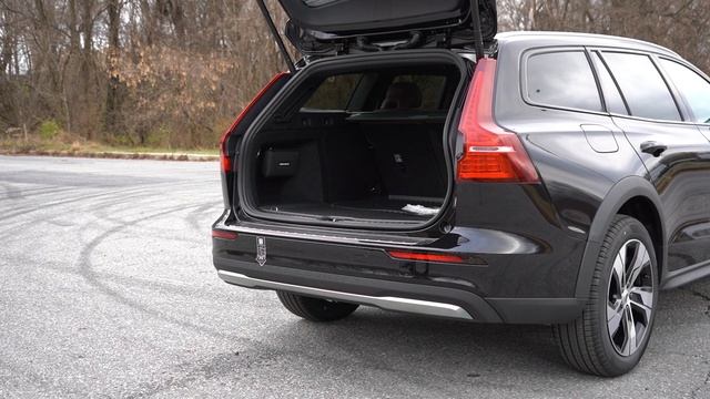 2023 Volvo V60 Cross Country Review | A Fun Wagon from Sweden! смотреть онлайн