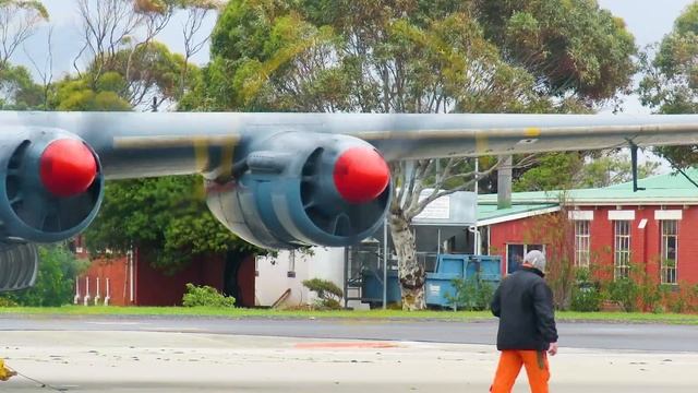 A Shackleton engine run with a difference! смотреть онлайн