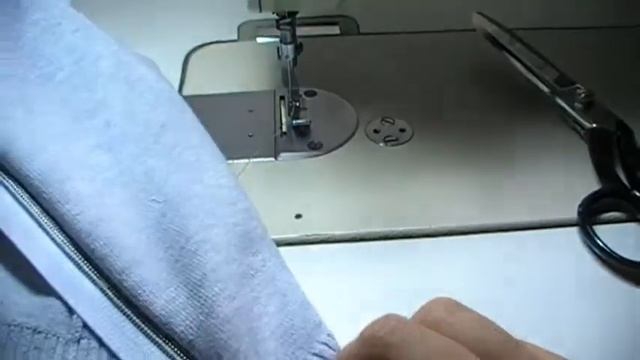 Переделываем свитер в кофту . ПРОСТО и ДОСТУПНО. смотреть онлайн