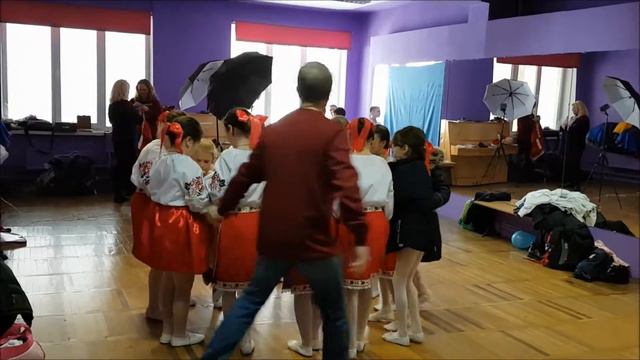 Репетиция танца перед концертом 8 марта смотреть онлайн