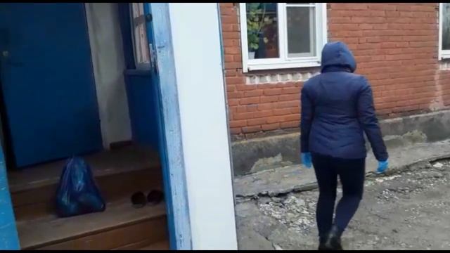 Милютинские волонтеры помогают пожилым людям смотреть онлайн