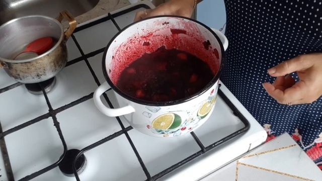 СУПЕР ВКУСНОЕ ДЖЕМ-ВАРЕНЬЕ ИЗ ЧЕРНОПЛОДКИ И ЯБЛОК ПО ВЫХОДУ ВКУС ЧЕРНИКИ !!!! смотреть онлайн