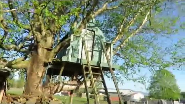 Апрель месяц, доение коровы, посадка рассады... смотреть онлайн